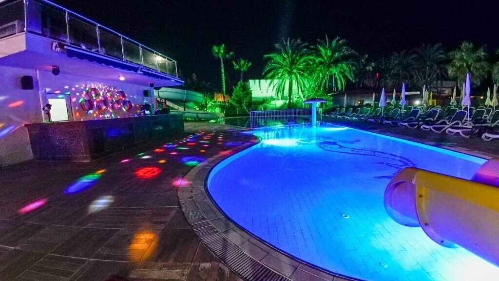 Clover Magic Seagate Hotel